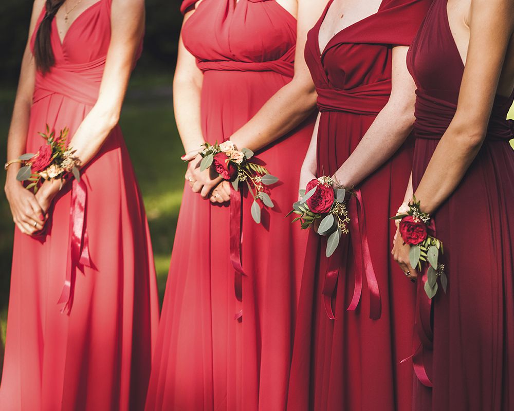 подружки невесты в красных платьях