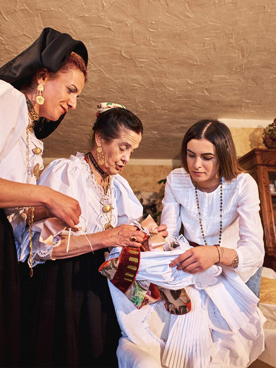 tailoring traditional Sardinian clothing